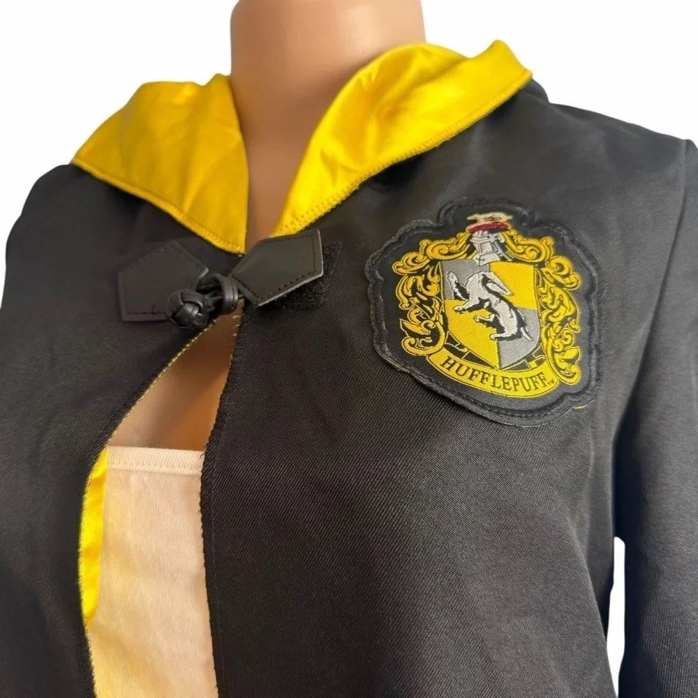 Wizarding World of Harry Potter Hufflepuff  Robe Cloak